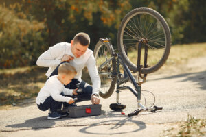 father with son repare bike park
